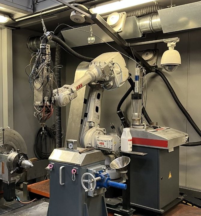 Roboterzelle für Laser-Pulver-Auftragsschweißen beim Kunden